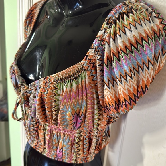 Urban Outfitters Multicolor Zigzag Patterned Puff Sleeve Crop Top Size Medium - Picture 5 of 10